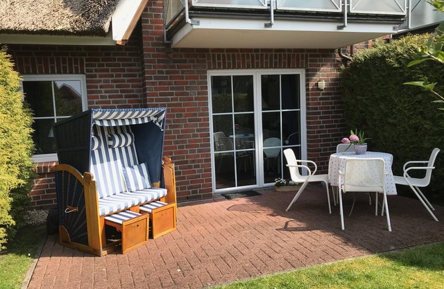 Dreams under a thatched roof, terrace, WLAN, beach chair on the family beach free of charge