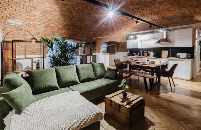 Dreamy Brick Loft- Central & Right on the Ilz