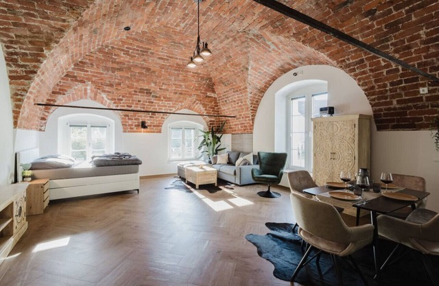 Dreamy Brick Loft- Central & Right on the Ilz