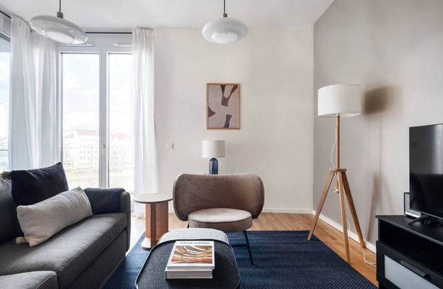Dreamy Charlottenburg 3BR nr Tiergarten, by Blueground