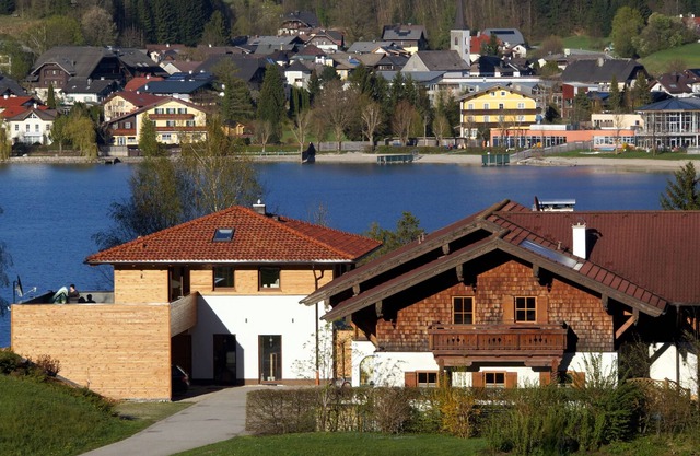 dreamy Holidays at the Lake Fuschl with private beach and restaurant