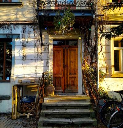 Dresden in schöner AtelierWohnung mit Gartenblick