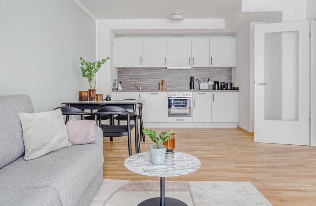 Dresden Wallstr | One-Bedroom Suite + Terrace (LT)