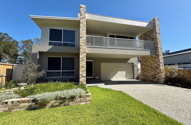 🐚 Drift at Tea Gardens | 🛌 Sleeps 14 | 🐾 Pet friendly | ⛳ Golf | 🐬🦅🦘🐨 |