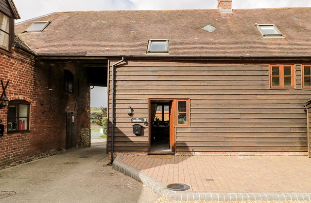 DRIFTHOUSE, pet friendly, with open fire in Church Stretton