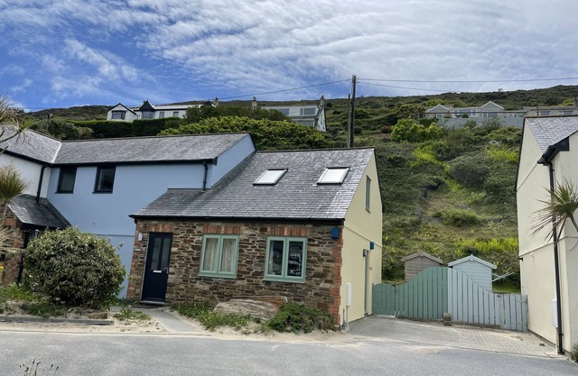 Driftwood - a holiday home that sleeps 4 guests in 2 bedrooms