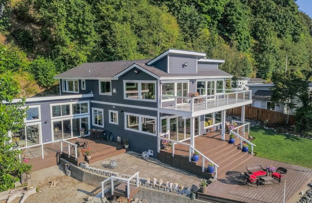 Driftwood Beach- Executive Waterfront Home with Kayaks