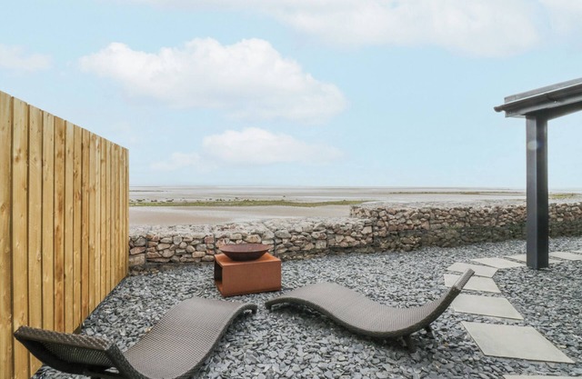 DRIFTWOOD COTTAGE, pet friendly, country holiday cottage in Bardsea