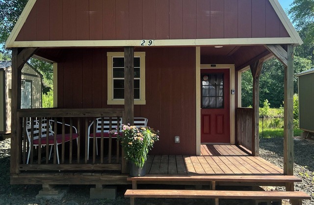 Driftwood Inn and Lodge by the lake. A super convenient locationn