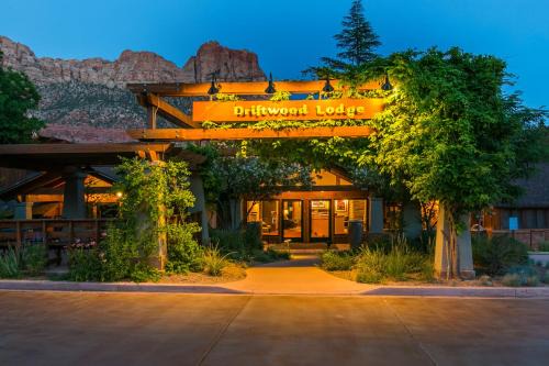 Driftwood Lodge