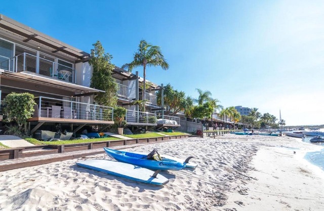 Driftwood - Villa on Noosa Sound