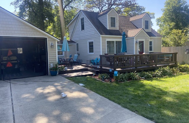 Driveway for Boat Trailers. Walking Distance to Downtown, Beach, The Surf!
