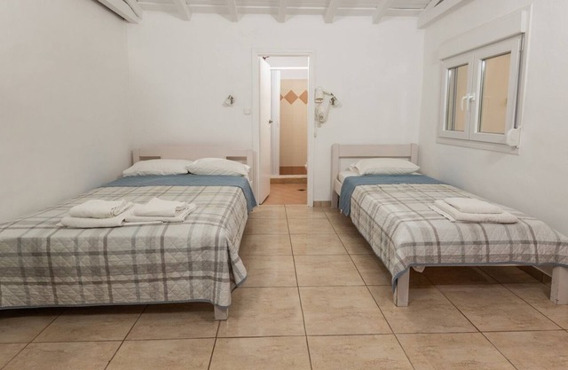Drossia Bungalows 3 - One Bedroom Apartment, Sleeps 3