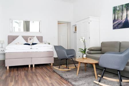 DROY by ROCKCHAIR Apartments l SUPERHOST Status l 2 Bedroom Boxspringbeds next to Center "Kurfürstendamm" - Cozy Family & Business Flair welcomes you!