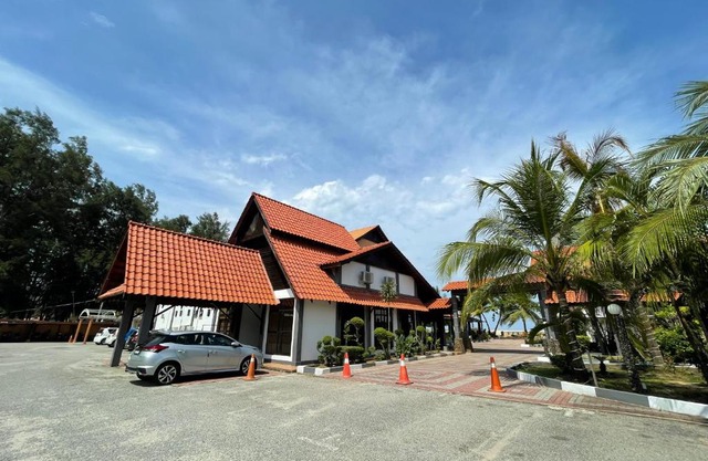 DSH Batu Burok Beach Resort