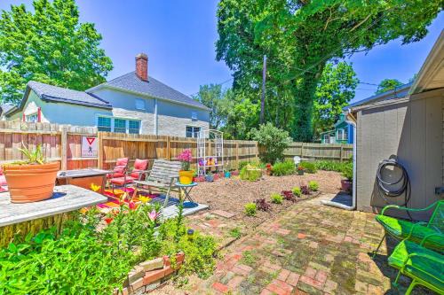 Dtwn Elizabethtown Home with Fire Pit and Gas Grill!