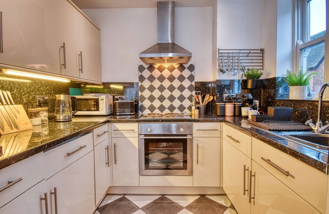 Dudley-Spacious Exec 1 bed - Long stay - Parking!
