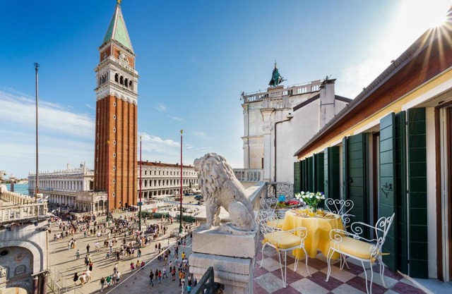 Due Leoni Terrace In St Mark's Square