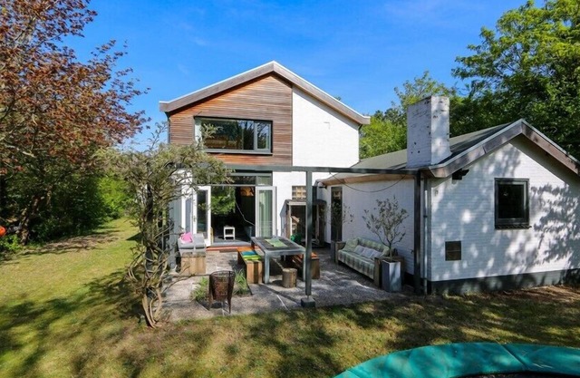 Duindoornweg 7 holiday home with large garden on unique spot