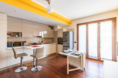 Duke Apartment - San Donato Milanese - by Host4U
