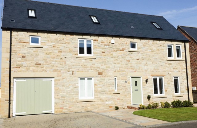 DUKES MEADOW, pet friendly, with a garden in Newcastle