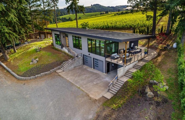 Dundee Hills Villa
