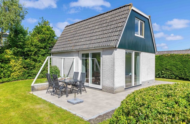 Dune Bungalow directly against the dunes for 4 persons. Spacious garden, Walking in nature, Cycling, Peace and quiet.