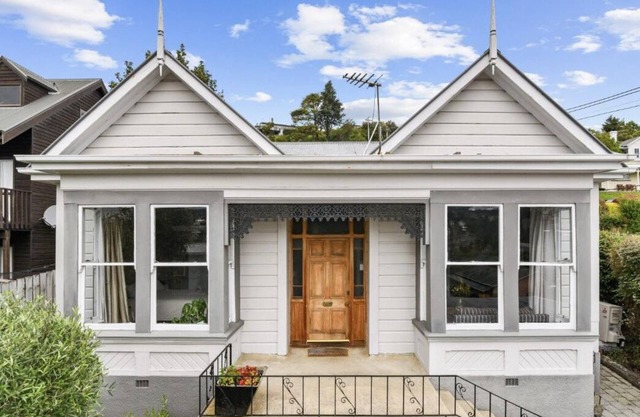 Dunedin delight - sunny, stylish villa close to town