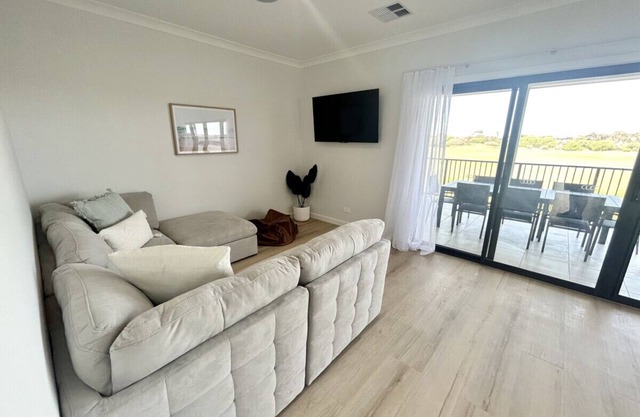 Dunes View - Designer Home with Golf Course Frontage