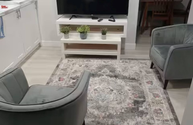 Duniques unique homennFully furnished 2 bedroom basement suite