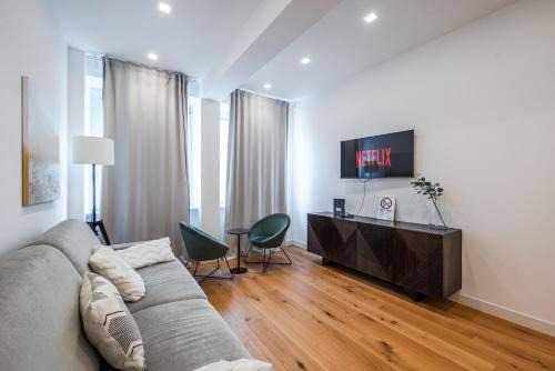 Duomo Area Luxury Design & Netflix Mood