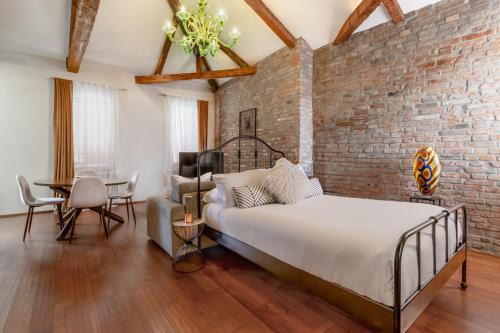 DUOMO Murano Apartment with Canal view