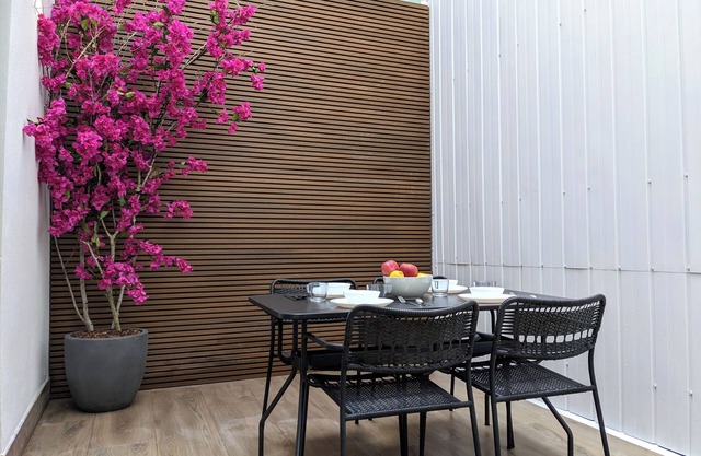 Duplex apartment with a patio next to FIRA GRAN VIA