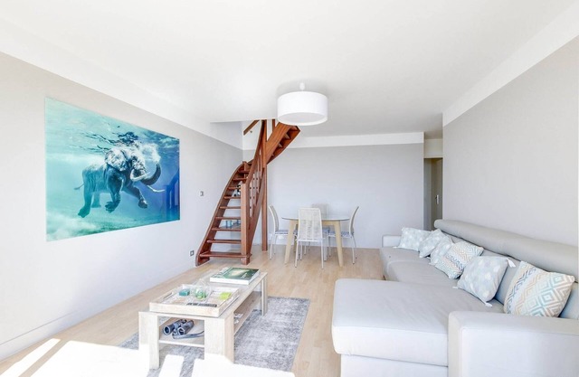 Duplex apartment with sea view and roof terrace