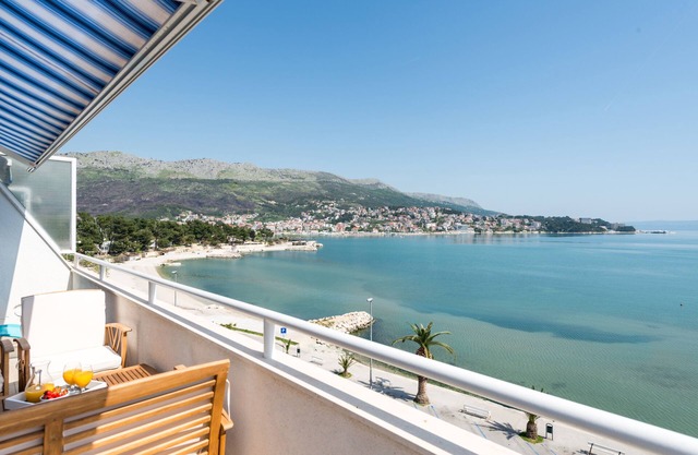DUPLEX apartment with SEA VIEW only 10 meters from the sea!