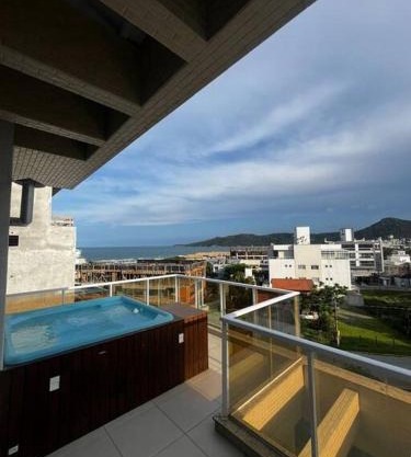 Duplex em Canto Grande