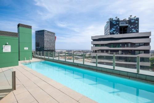 Duplex Fira Bcn and 15' from Bcn city center with pool