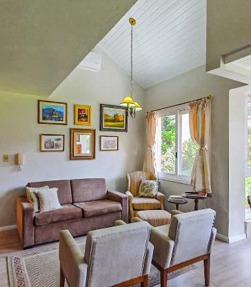 Duplex Floresta Negra - Sua Base perfeita em Gramado! Ótima LOCALIZAÇÃO LAGONegro 500m - 02 Quartos e 02 Banheiros para FAMILIA em CONDOMINIO FECHAD0, cozinha completa com GARAGEM e portaria 24h