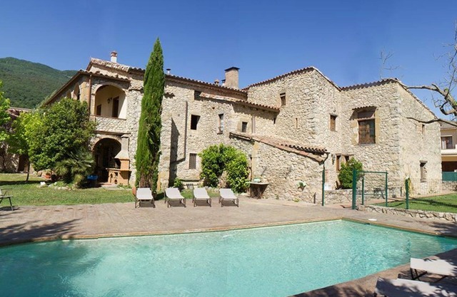 Duplex overlooking the pool
