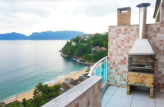 Duplex penthouse with sea view, 90m from the beach. King's Landing