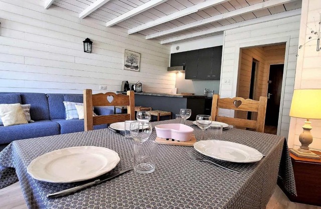 *Duplex Rénové en Frond de Neige avec Terrasse et Equipements Modernes* - FR-1-165A-179