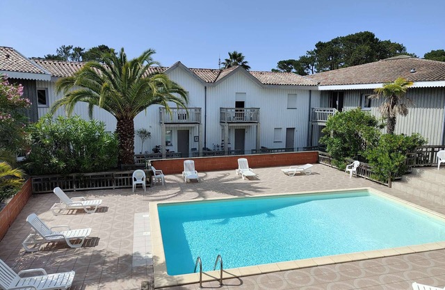 Duplex with Pool in Le Canon, 200m from the Bay