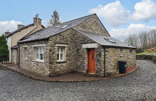 DURHAM BRIDGE BARN, family friendly, with a garden in Crosthwaite