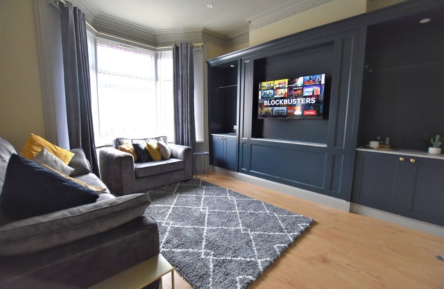 Dwell Living Central 3BD Cosy home