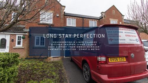 Dwellcome Home Ltd 3 Double Bedroom House, Private Estate, Driveway Parking, Fast WIFI, Ideal for Long Term Contractor, etc Stays, 3 miles 7 mins drive to Nissan, 15 mins to Sunderland Newcastle, Regular Housekeeping Options - See Our Site for Assurance
