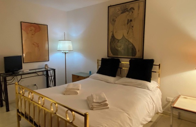 Dwelling Art and Wine