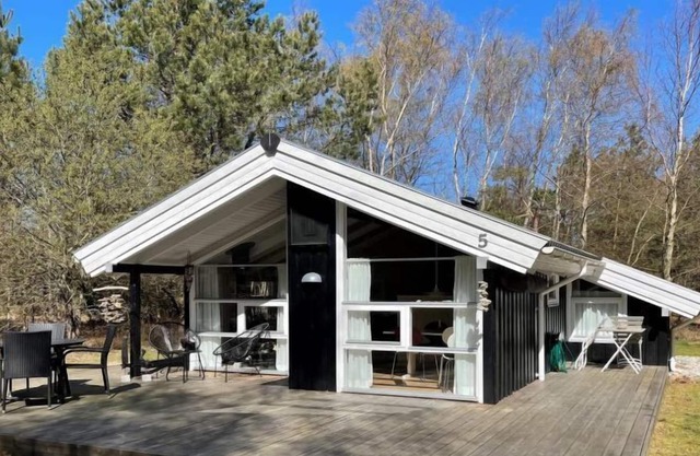 "Dwerg" - 400m from the sea by Interhome