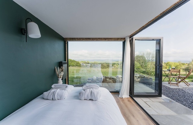 Dyffryn Ceri - luxury converted shipping container