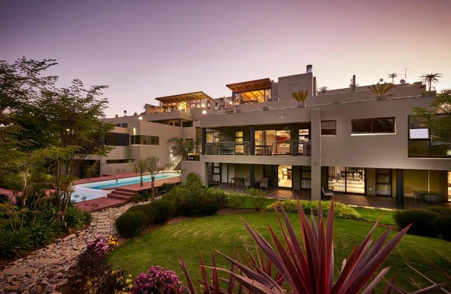 The Nicol Hotel 
