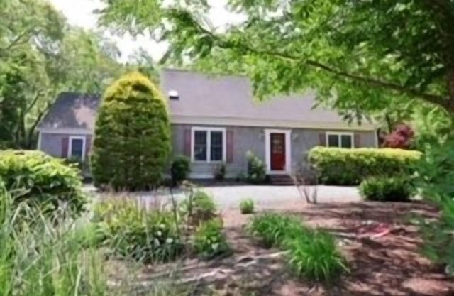 E Dennis Quintessential Cape home 4 Full Baths,5 BR CTRL A/C-NO PETS/SMOKE